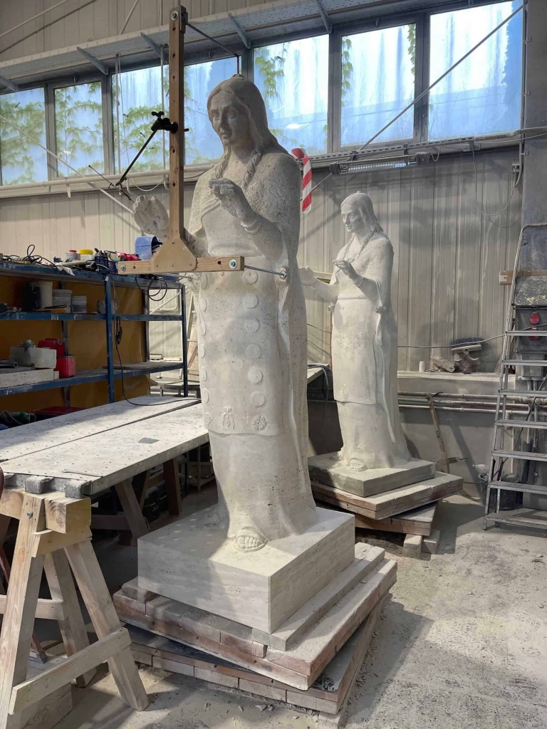 pku 00 9 mariaszobor